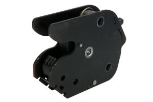 Zamykanie drzwi kabiny kierowcy FE105806