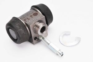 Cylinderek hamulcowy 280311