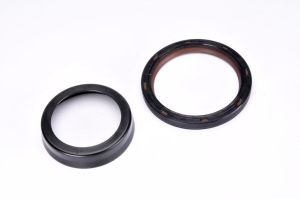 Uszczelniacz wału korbowego CO15015833B