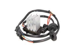 Regulator wentylatora nawiewu do wnętrza pojazdu VAL715292
